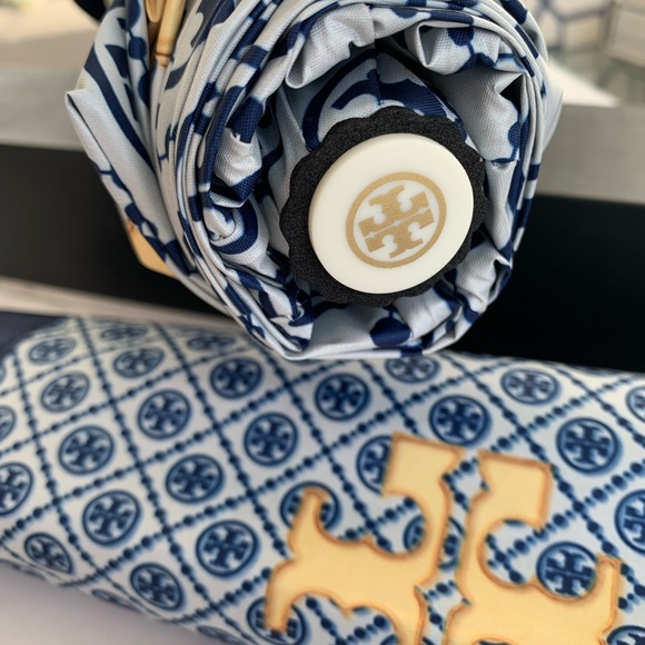 ❤️❤️❤️Tory Burch folding umbrella, blue/white NEW❤️❤️❤️ - Picture 6 of 7